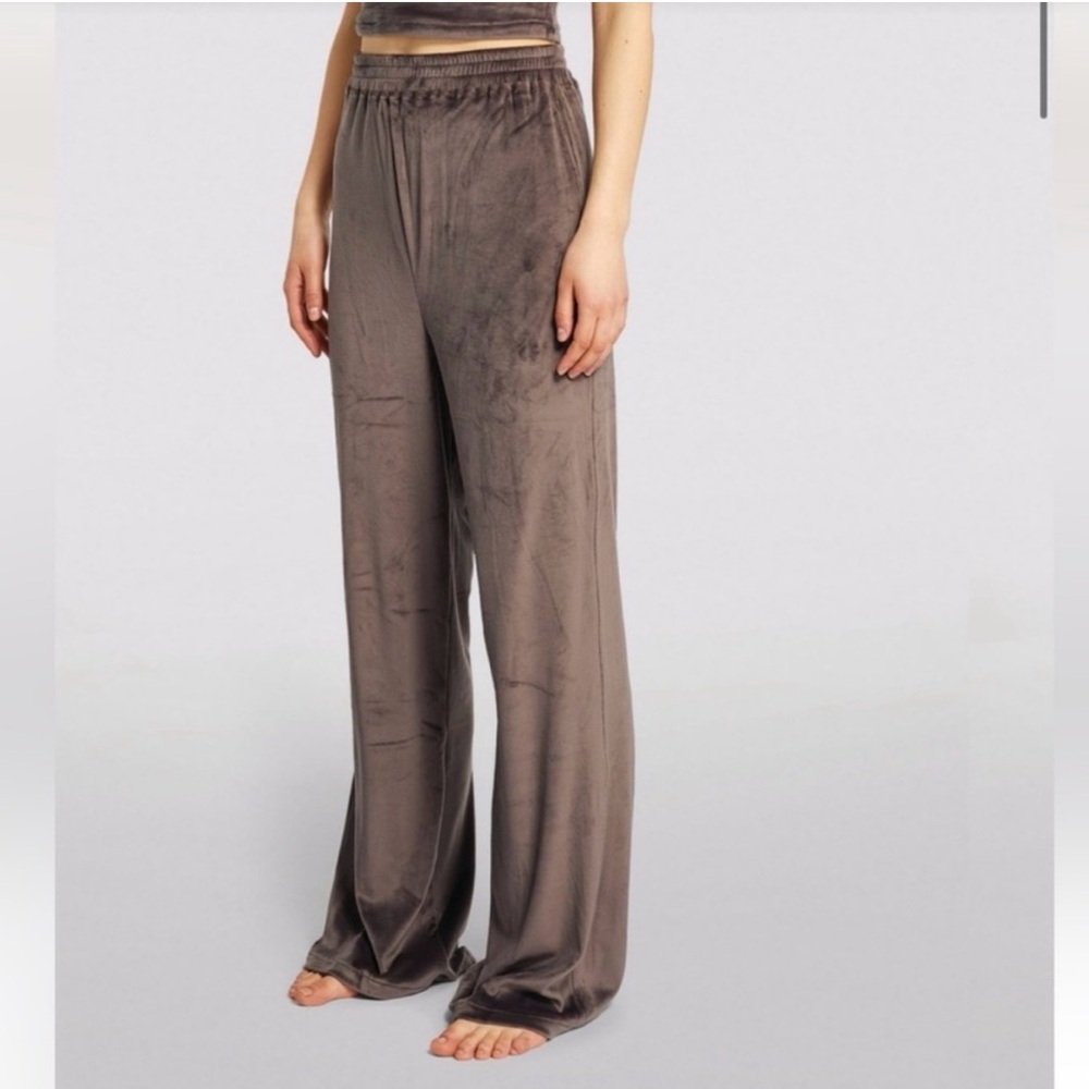 SKIMS Velour | Velvet Wide Leg Women’s Sweat Pants in Brown